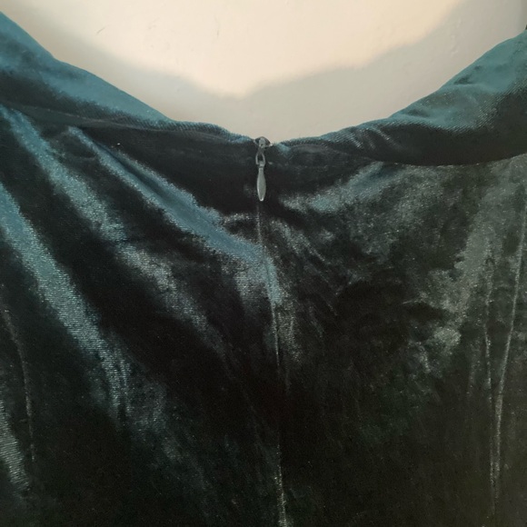 Belle Poque: Elegant Retro:Velvet Wiggle Dress - Picture 4 of 6